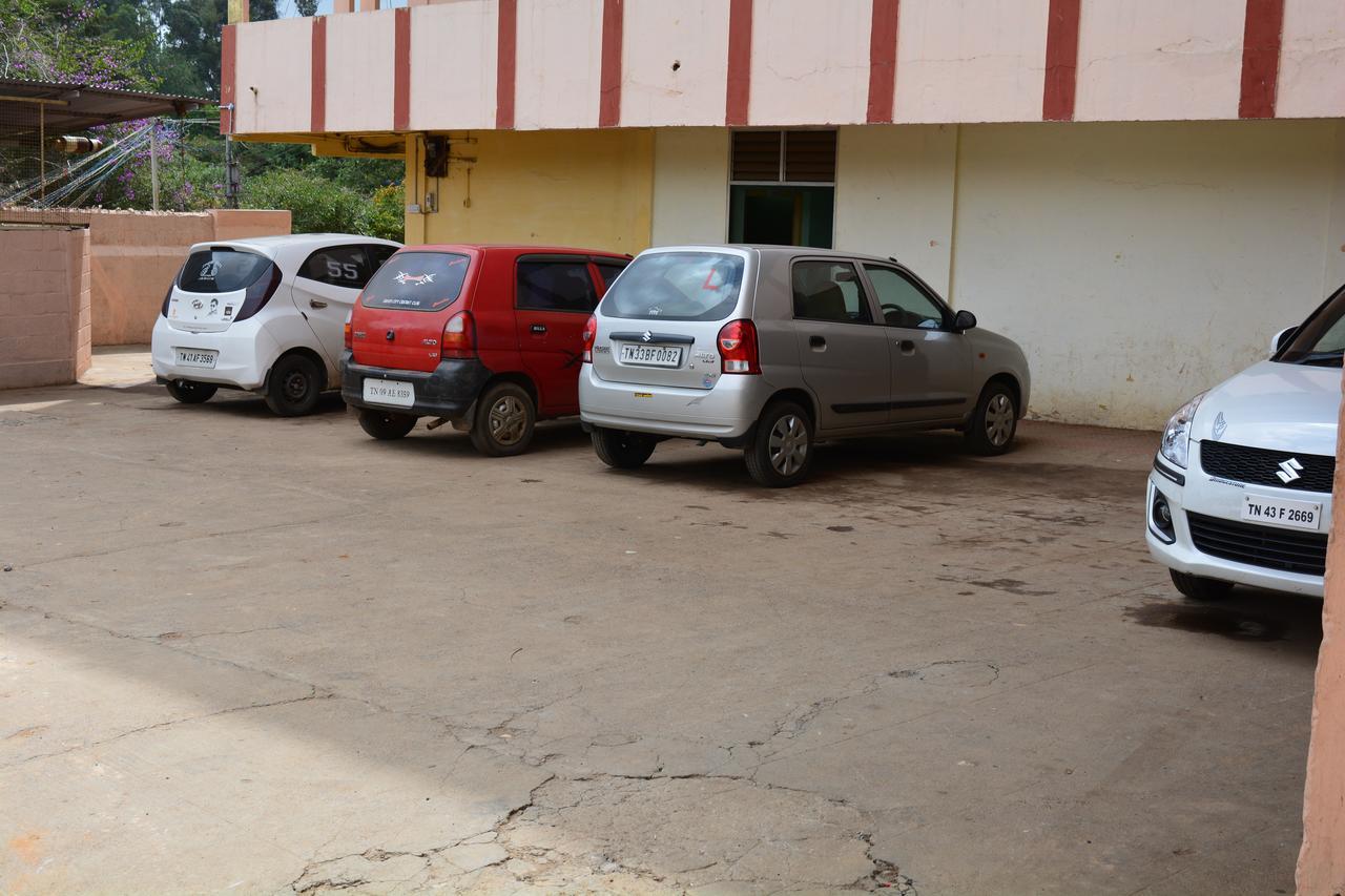 Hotel Blue Hills International Ooty Buitenkant foto