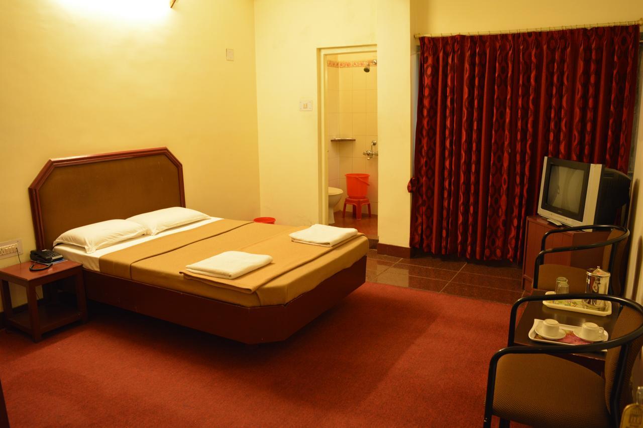 Hotel Blue Hills International Ooty Buitenkant foto