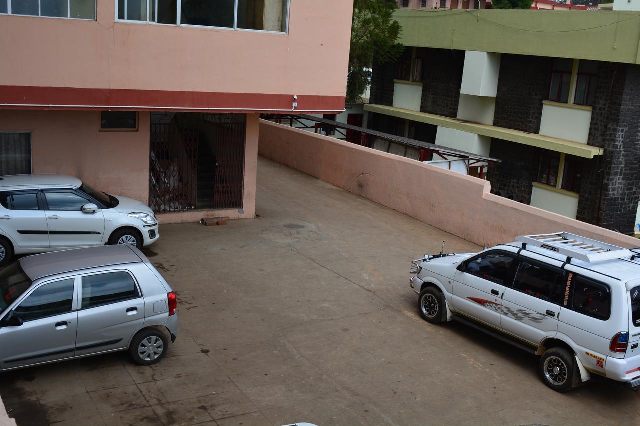 Hotel Blue Hills International Ooty Buitenkant foto