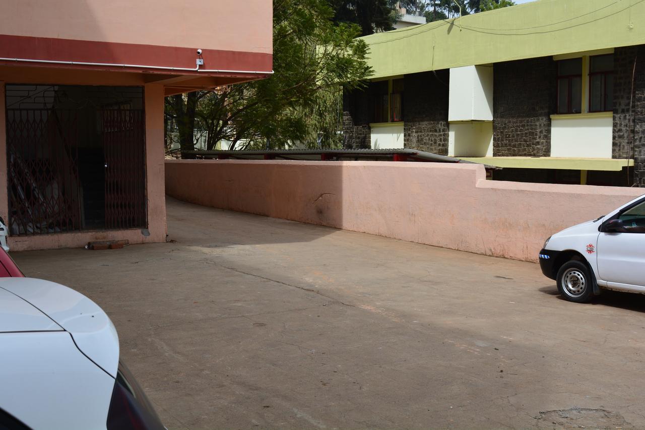Hotel Blue Hills International Ooty Buitenkant foto