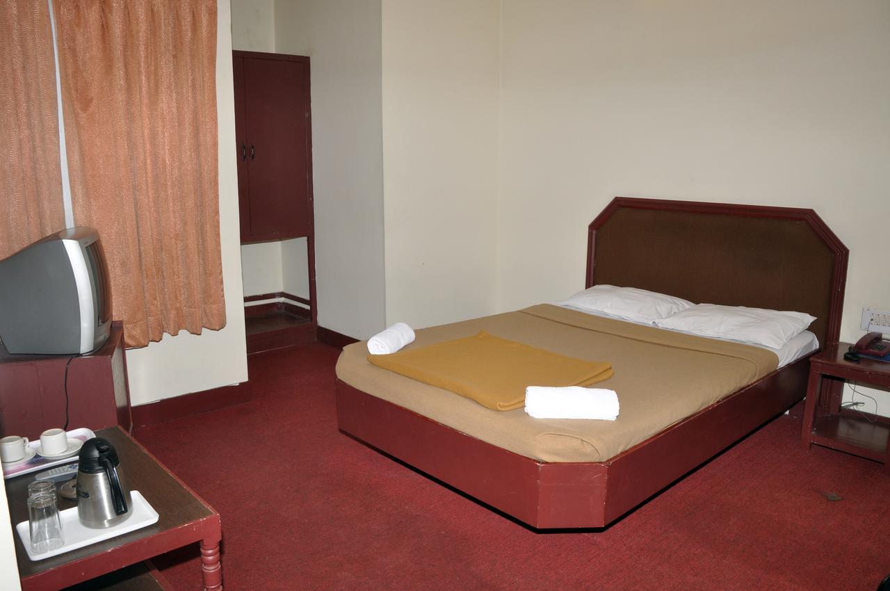 Hotel Blue Hills International Ooty Buitenkant foto